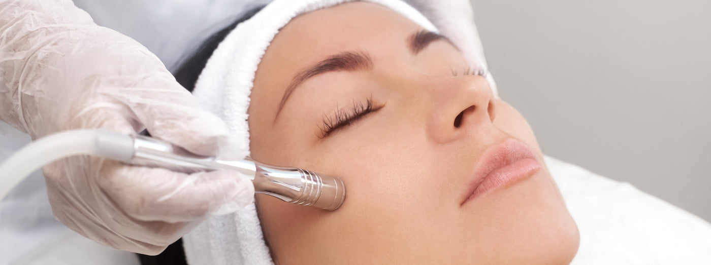 Aqua 3 Facial, hydrating, Manchester, Greater Manchester, Cheshire, Wilmslow, UK, London, Specialist, World renowned, Microdermabrasion, Cleaning properties, Moisturising, Dead Skin Removal, Mesoporation, Mandolin Acid, Salicylic Acid, Hyaluronic Acid, Active Oxygen, Skin Care, Acne, Clear skin. 