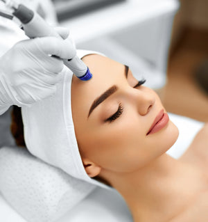 HydraFacial, Hydrating, Manchester, Greater Manchester, Cheshire, Wilmslow, UK, London, Specialist, World renowned, Cleaning properties, Moisturising, Dead Skin Removal, Mesoporation, Mandolin Acid, Salicylic Acid, Hyaluronic Acid, Active Oxygen, Skin Care, Acne, Clear skin. 
